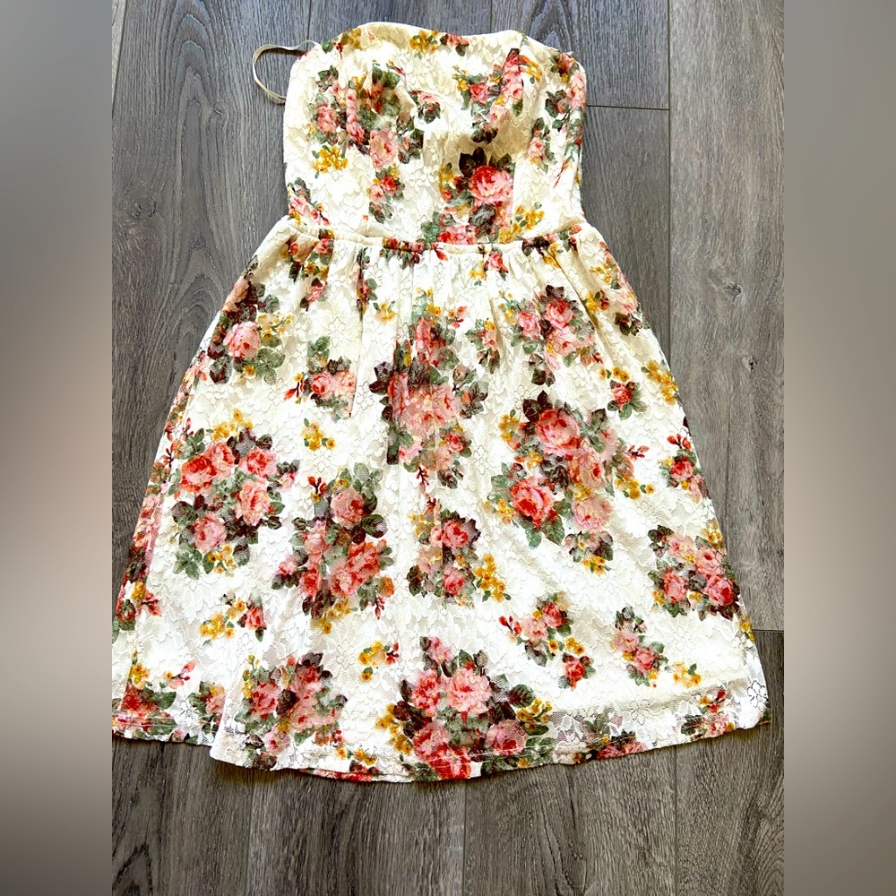 Women’s Strapless Floral Dress